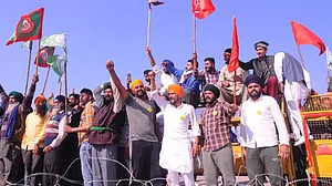 राजधानी की सीमाओं पर डटे हजारों-हजार किसान, फिजा में गूंज रही मोदी सरकार के खिलाफ हुंकार