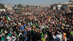 वार्ता के लिए अमित शाह की शर्त पर भड़के किसान, कल सुबह बैठक में अगले कदम पर होगा फैसला
