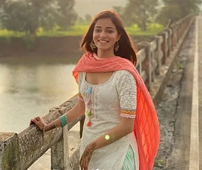 सिनेजीवन: अपनी परवरिश को लेकर प्रियंका ने खोले राज और बॉबी देओल 'आश्रम' के तीसरे सीजन का कर रहे इंतजार