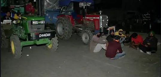 Farmers Protest LIVE: किसान दिल्ली बॉर्डर पर ही आंदोलन करेंगे या बुराड़ी मैदान जाएंगे, कल सुबह 8 बजे होगा फैसला