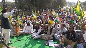 किसानों के प्रदर्शन को रोकने के लिए खट्टर सरकार ने लगाया जोर, प्रदेश भर में किसान गिरफ्तार, दिल्ली बार्डर सील