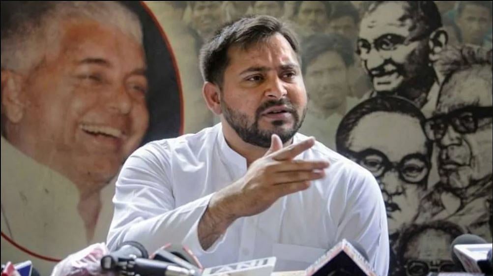 बिहारः नीतीश के शपथ पर तेजस्वी ने कसा तंज, बताया ‘मनोनीत’ मुख्यमंत्री, 19 लाख नौकरी का वादा भी दिलाया याद