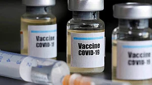 अमेरिका में कोरोना ने मचाया कहर, Pfizer की COVID-19 वैक्सीन को मिली इमर्जेंसी उपयोग की अनुमति