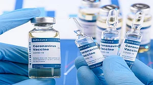 उत्तराखंड सरकार का बड़ा ऐलान, बताया- पहले चरण में राज्य में किसे फ्री में देगी कोरोना वैक्सीन