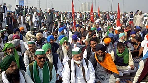 सरकार के साथ किसान नेताओं की बैठक आज, देश भर में जलाए जाएंगे पीएम मोदी और कार्पोरेट के पुतले