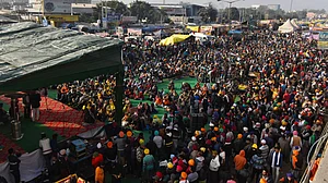 खरी-खरी: सभ्यता और षड्यंत्रकारी मानसिकता का संघर्ष बन चुका है सिंघु बॉर्डर पर किसान आंदोलन