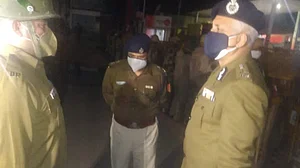 जब अचानक टीकरी बॉर्डर पहुंचे दिल्ली पुलिस प्रमुख, जवानों से मिलकर सुरक्षा का लिया जायजा