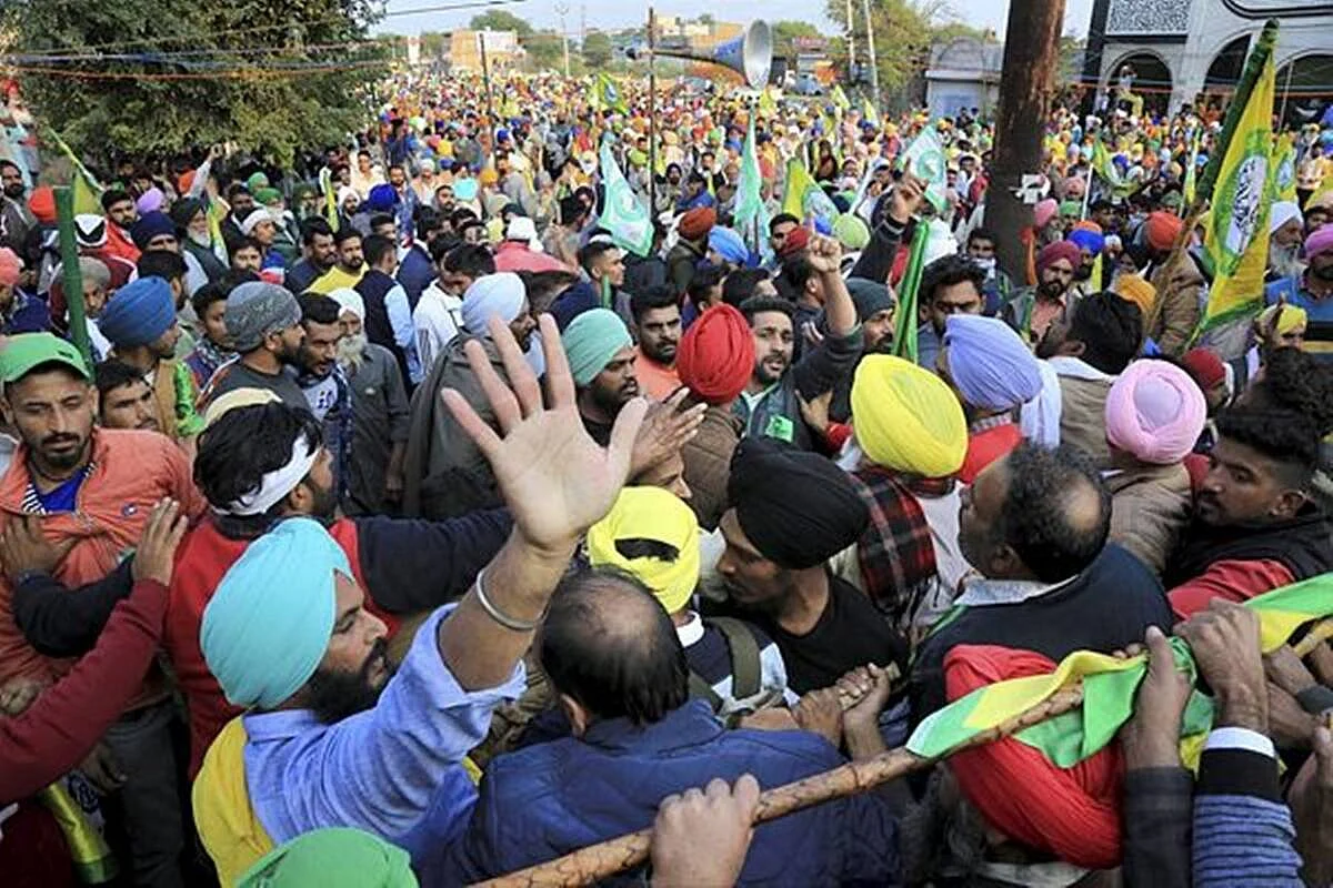 गांधी की रीति पर चलते दिख रहे आंदोलनरत किसान, सत्ता पक्ष किस रीति पर चल रहा ये कहना मुश्किल