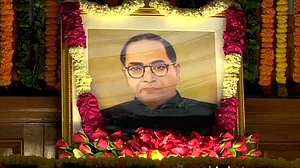 डॉ. आंबेडकर को उनकी पुण्यतिथि पर PM ने किया नमन, राहुल बोले- देश को भेदभाव से मुक्त करना उन्हें सच्ची श्रद्धांजलि