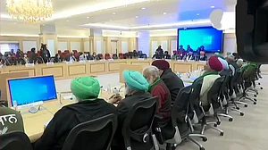 Farmers Protest LIVE: सरकार और किसानों के बीच बैठक खत्म, जानें क्या निकला नतीजा
