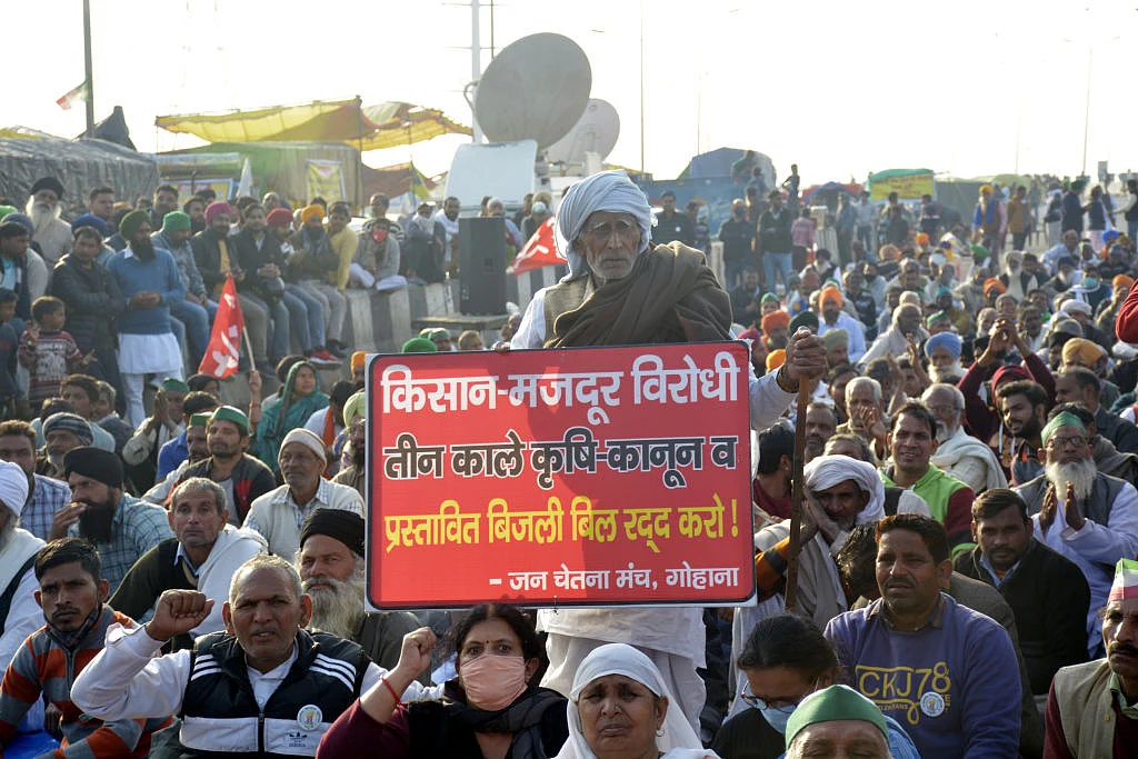 सरकार ने कृषि कानून बनाकर मौत की सजा सुना दी, अब विचार करने को कह रही कि फांसी दें या गोली मारें