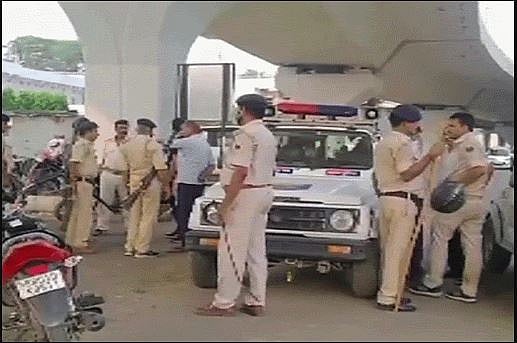 बिहार में लौट आया महाजंगलराज, थाने में पुलिसवालों पर चाकू से वार पर तेजस्वी ने बोला हमला