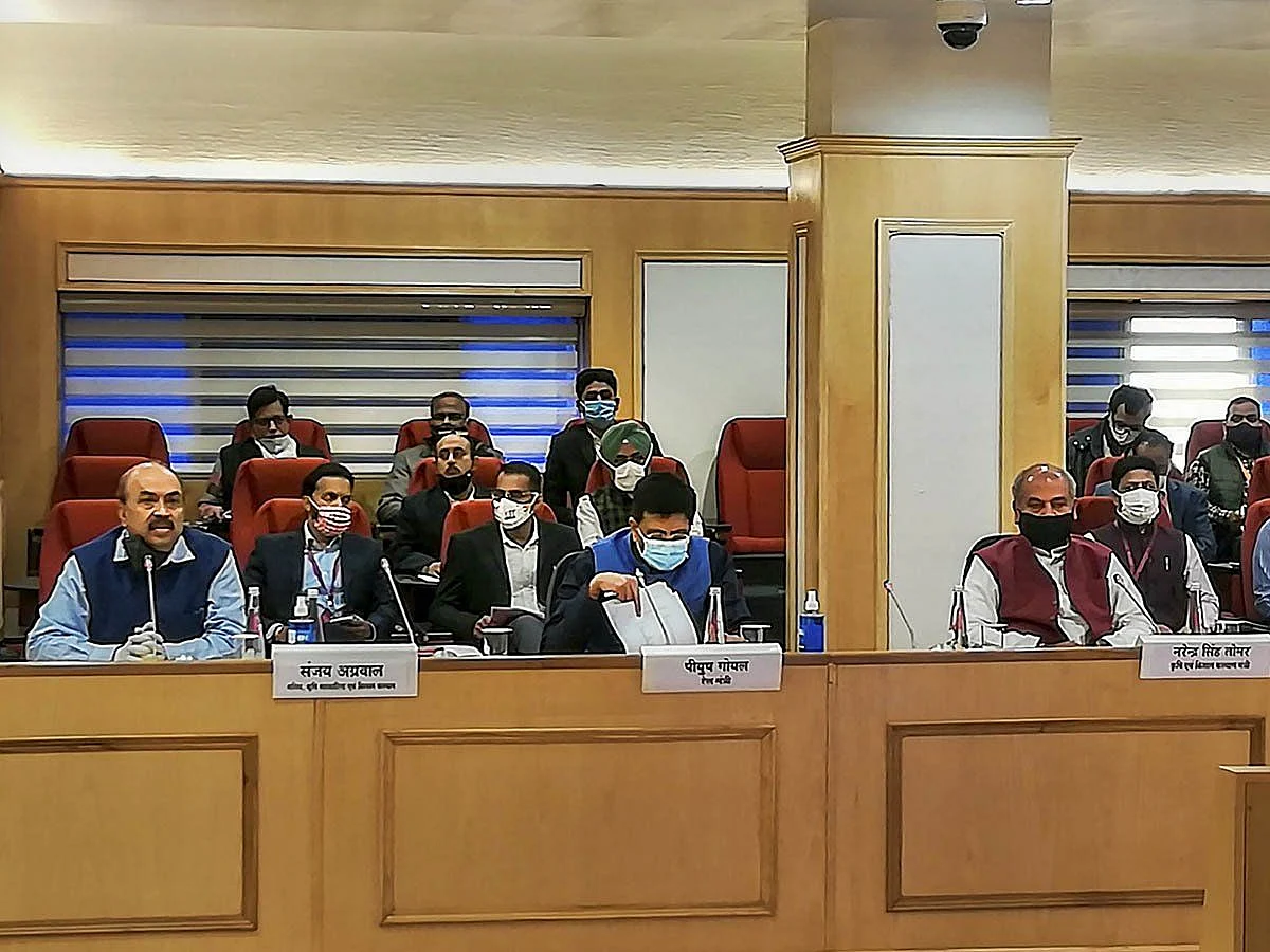 क्या किसानों के साथ खेल खेल रही है सरकार, इस वजह से बैठक में शामिल नहीं हुए अमित शाह और राजनाथ सिंह