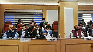 क्या किसानों के साथ खेल खेल रही है सरकार, इस वजह से बैठक में शामिल नहीं हुए अमित शाह और राजनाथ सिंह