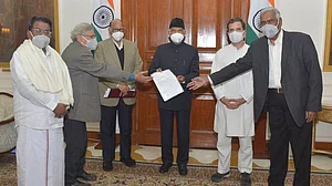 विपक्ष ने राष्ट्रपति के समक्ष उठाया किसानों का मुद्दा, राहुल गांधी बोले- देश का किसान न डरेगा, न हटेगा