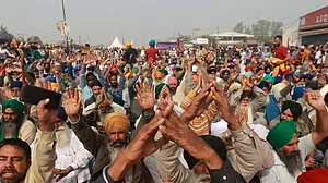 भारत बंद के समर्थन में आए DUTA समेत केंद्रीय विश्वविद्यालयों के शिक्षक, सरकार पर बोला हमला