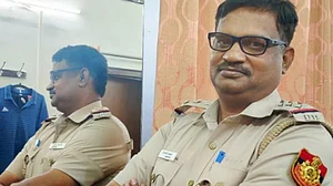 थाना संभालने के साथ मुशायरे की महफिल जमा रहे सुहैब फारूकी, बीते 10 सालों से नजर आ रहे दो किरदार में