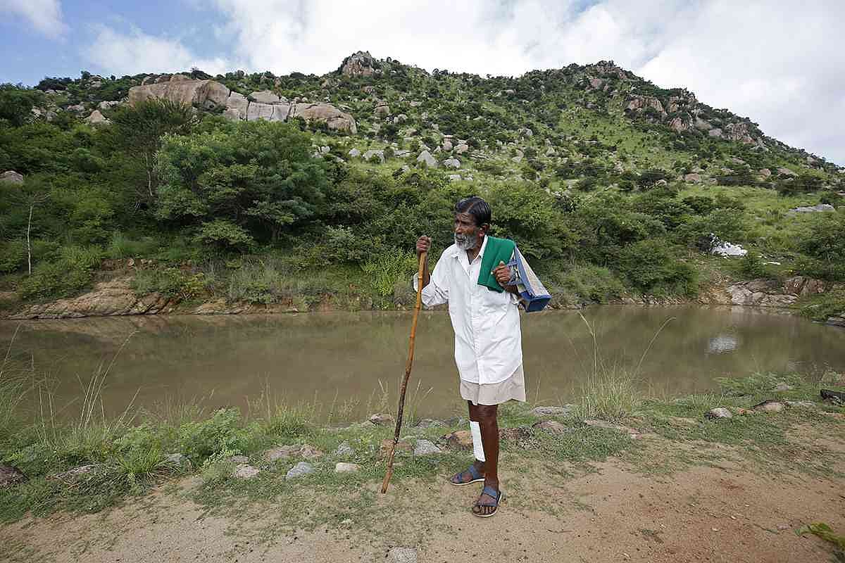 वीडियो: 'पॉन्ड मैन'- एक ऐसा चरवाह जिसने भेड़ बेचकर बना डाले 16 तालाब, आज पूरा देश कर रहा सलाम 