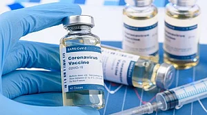 Corona Vaccine: कोविशील्ड और कोवैक्सीन का रेट घटा, जानिए अब कितने में मिलेगी कोरोना वैक्सीन
