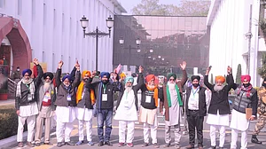 किसान आंदोलन: सरकार के प्रस्ताव पर किसान संगठनों की बैठक, हो सकता है कोई बड़ा फैसला!