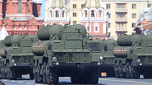 भारत-अमेरिका के रिश्तों में तनाव? रूस से इस हथियार की खरीद पर अमेरिकी पाबंदियों की चेतावनी: रिपोर्ट