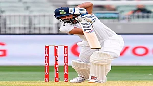 IND Vs AUS: भारतीय टीम को लगा बड़ा झटका! चोट की वजह से ब्रिस्बेन टेस्ट से बाहर हुआ ये खिलाड़ी