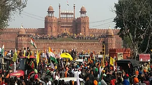 वीडियो: नहीं फहराना चाहिए था लाल किले पर किसानों को झंडा, शांतिपूर्ण आंदोलन में अशांति