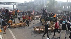 असामाजिक तत्वों ने शांतिपूर्ण आंदोलन में की घुसपैठ, किसान मोर्चा ने की ट्रैक्टर परेड में बवाल की निंदा