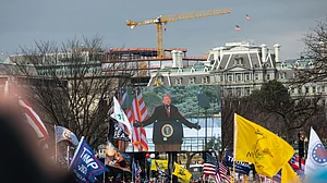 अमेरिकी संसद में हिंसा के बाद चौंकाने वाली खबर! ट्रंप की रिपब्लिकन पार्टी के नेताओं ने ही की ट्रंप को हटाने की मांग