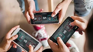 सावधान! बच्चों में जुए और सट्टेबाजी की लत लगा रहीं ऑनलाइन गेमिंग कंपनियां, बाल आयोग ने भेजा नोटिस