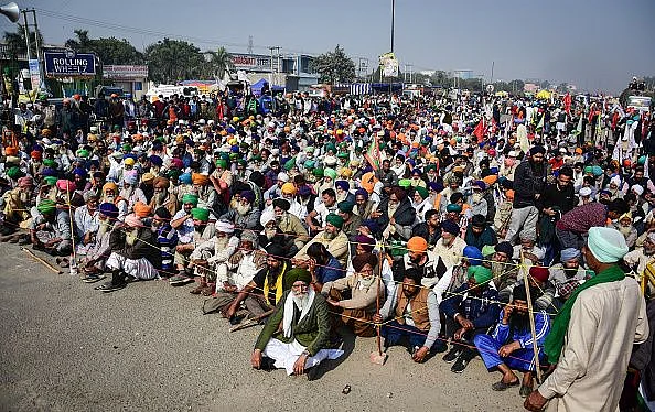 किसान आंदोलनः सावधान, कहीं सरकार झुकने का सिर्फ दिखावा तो नहीं कर रही!