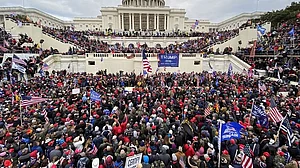 अमेरिका हिंसा: प्रदर्शनकारियों के बीच दिखा भारत का झंडा, बीजेपी नेता वरुण गांधी ने उठाए सवाल, देखें वीडियो
