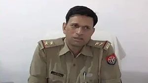 योगी की पुलिस का नया कारनामा, चोरी की कार का इस्तेमाल करता पाया गया एसएचओ
