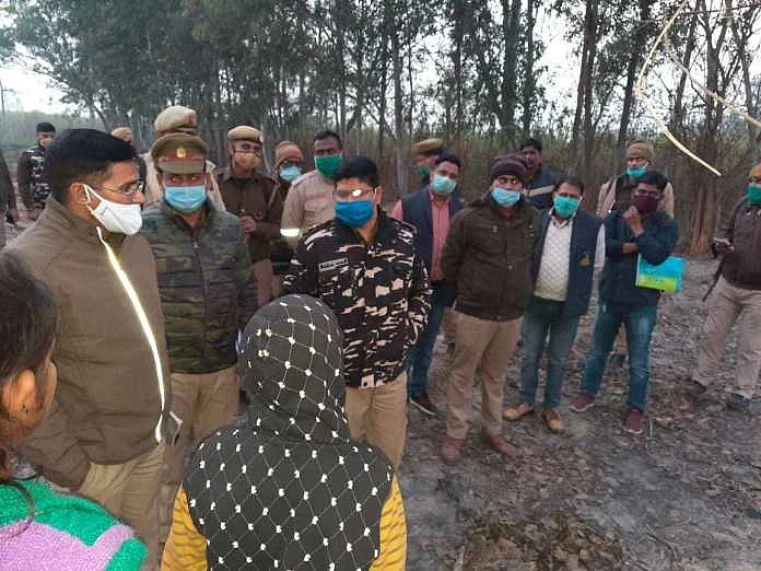 यूपी में रूह कंपाने वाली घटना, किसान को पहले बांधा कंटीले तारों से और जिंदा जला दिया