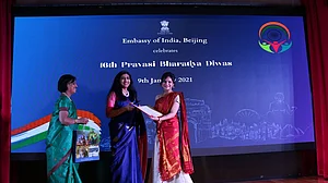 दुनिया की 5 बड़ी खबरें: चीन में मनाया गया प्रवासी भारतीय दिवस और ये संवाददाता बना अमेरिकी संसद में हुए हिंसा का साक्षी