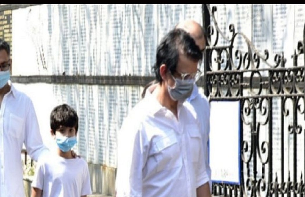 पिता के अंतिम संस्कार पर पहुंचे अभिनेता शरमन जोशी