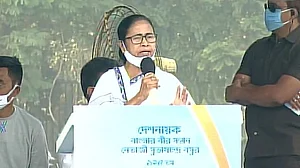 नेताजी जयंती समारोह में जय श्रीराम के नारे पर ममता हुईं नाराज, पीएम को सुनाकर किया बहिष्कार