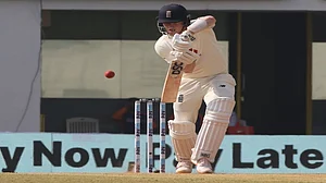 चेन्नई टेस्ट: इंग्लैंड ने खड़ा किया 578 रनों का विशाल स्कोर, टीम इंडिया की खराब शुरुआत, रोहित शर्मा 6 रन पर आउट