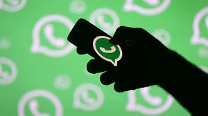 जज ने जूनियर अधिकारी महिला को भेजे आपत्तिजनक मैसेज, कहा- फ्लर्ट कर रहा था, वकील ने कोर्ट में पढ़ा संदेश