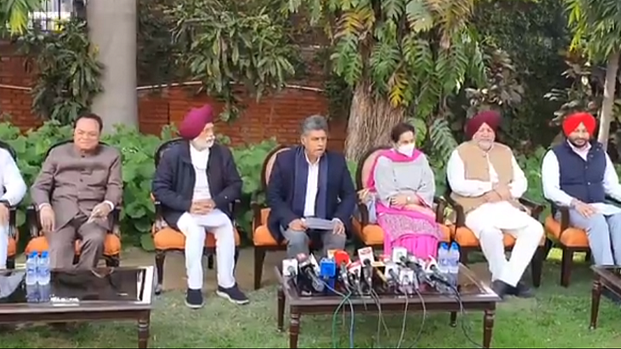 फोटोः @ManishTewari