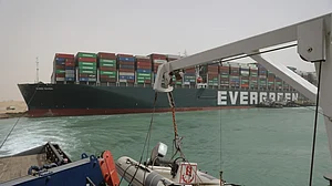 हफ्ते भर बाद स्वेज नहर में फंसा विशाल जहाज निकला, जाम हटने से पार हो सकेंगे 367 जहाज