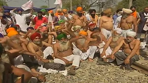 Bharat Bandh LIVE: किसान नेताओं ने भारत बंद को सफल बताया, पंजाब-हरियाणा में दिखा खासा असर