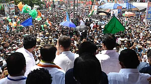 राहुल गांधी की केरल में हुंकार, बोले- प्रदेश बदलाव के लिए है तैयार, सभा में उमड़ा जनसैलाब, देखें तस्वीरें