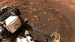 दुनिया की 5 बड़ी खबरें: पाक में हिंदू परिवार के 5 लोगों की निर्मम हत्या! और NASA के रोवर ने मंगल ग्रह पर की पहली ड्राइव