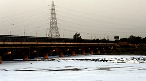 सावधान! दिल्ली विश्व स्तर पर सबसे प्रदूषित राजधानी में शुमार, रिपोर्ट में जानें भारत समेत दूसरे देशों का हाल