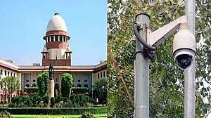 केंद्रीय एजेंसियों के दफ्तरों में सीसीटीवी लगाने से भाग रही सरकार,  सुप्रीम कोर्ट ने लगाई फटकार