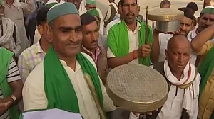 वीडियो: गाजीपुर बॉर्डर पर किसानों ने नाच-गाकर मनाई होली, कहा- सरकार को हर हाल में रद्द करना होगा कृषि कानून