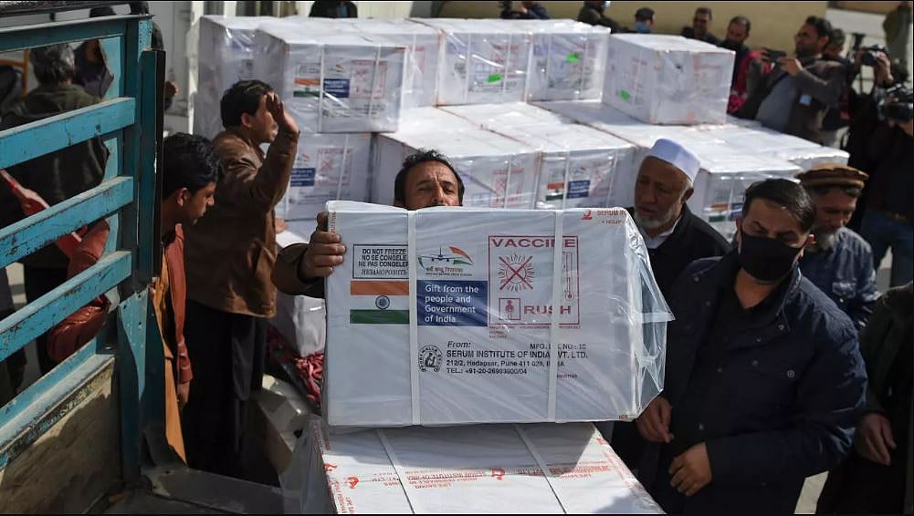 कोरोना का टीका बना वैश्विक कूटनीति का हथियार, मानवता को बचाने से ज्यादा दबदबा कायम करने की मची होड़