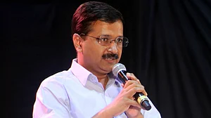 देश की राजधानी में भी ऑक्सीजन, रेमडेसीविर और कोरोना बेड की कमी, सीएम केजरीवाल ने खुद माना हालात हैं बेकाबू