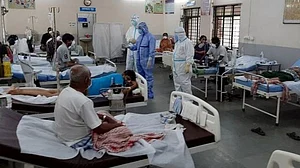 दिल्ली में ऑक्सीजन की किल्लत, कई अस्पतालों में अफरातफरी का माहौल, केजरीवाल ने बताया राजधानी में क्यों हैं ऐसे हालात